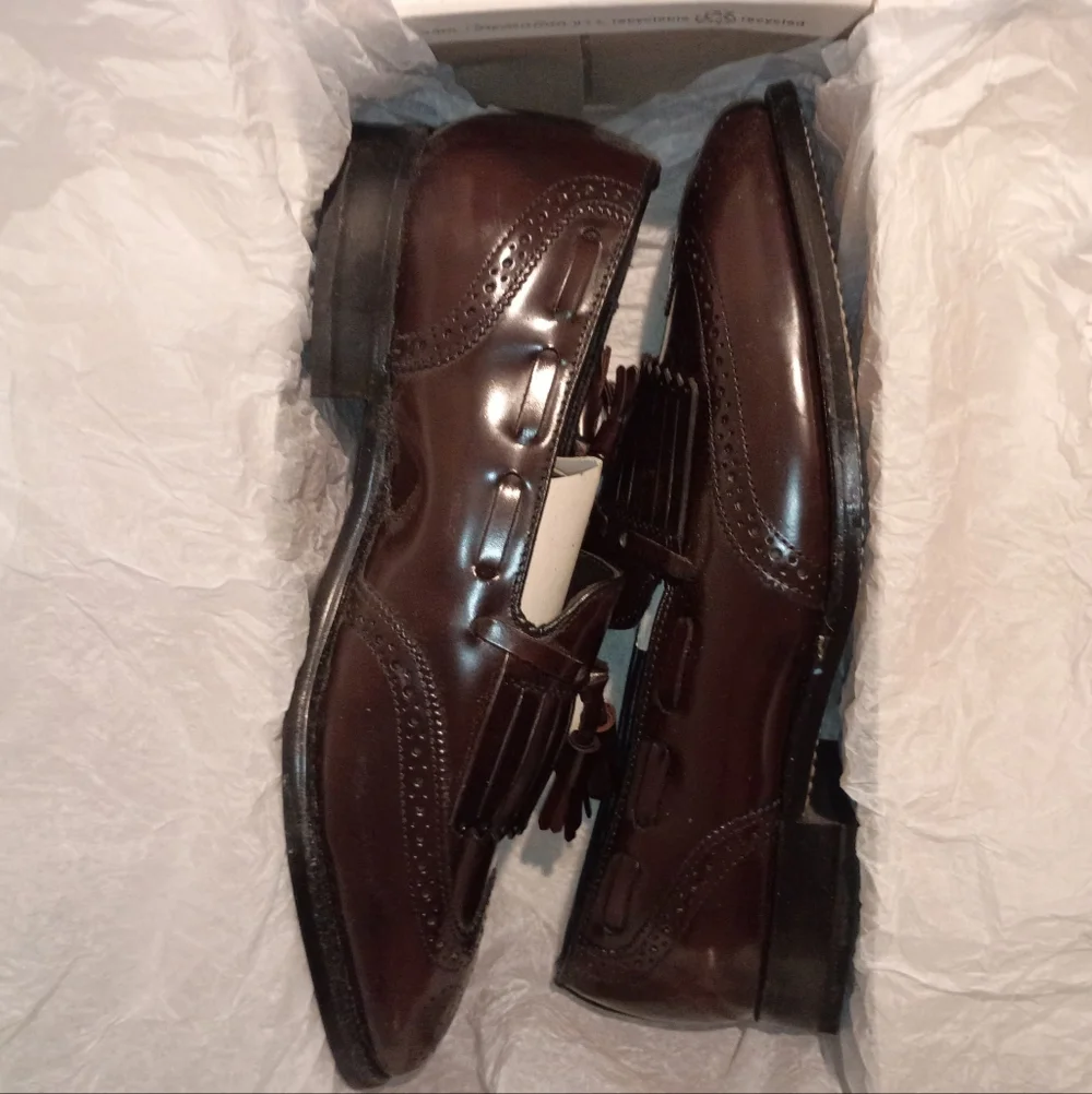 Brand new men's size 9 Nunn Bush slip-on wingtip tassel-detail dress shoes